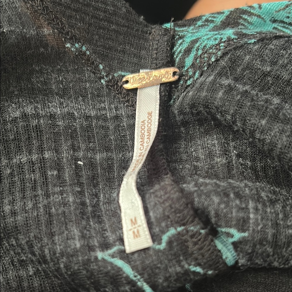 Free People, Woman’s Size M Floral Black and Green Top - Picture 7 of 7